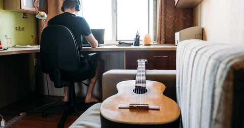 Welche Akustikgitarre für den Einstieg zum Schuljahresbeginn?