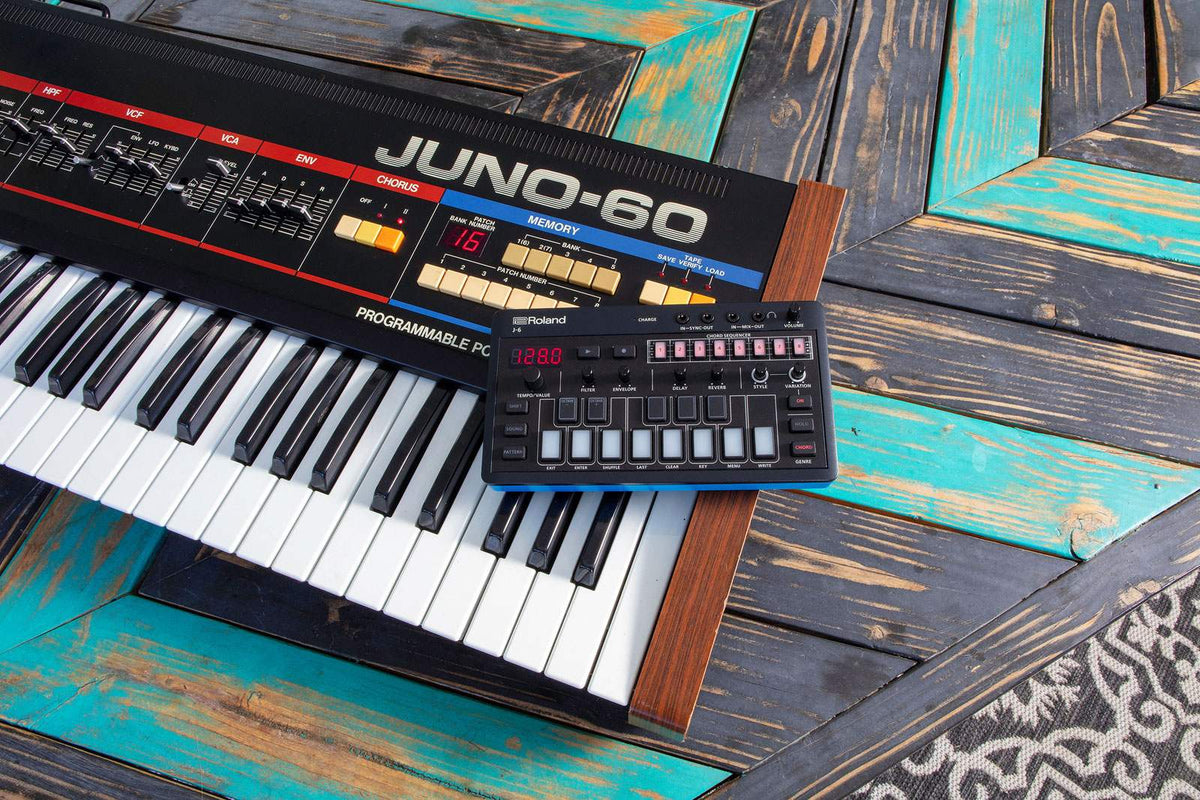 Aira Compact J-6 Akkordsynthesizer