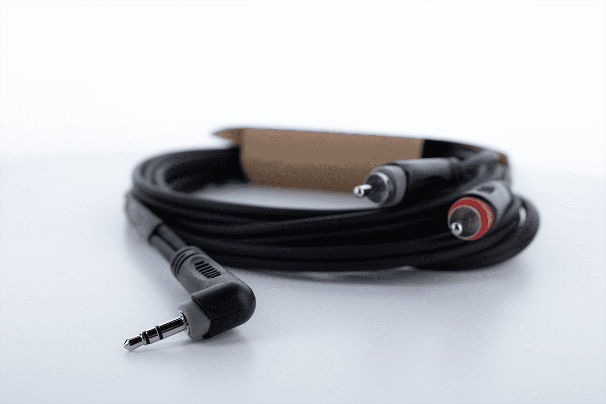 Y-Kabel Abgewinkelte Stereo-Mini-Klinke / 2 RCA 1,5 M