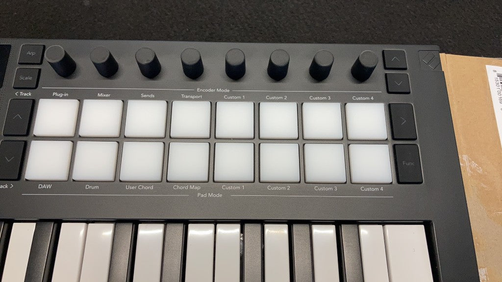 Launchkey Mini 25 MK4 - Stock B