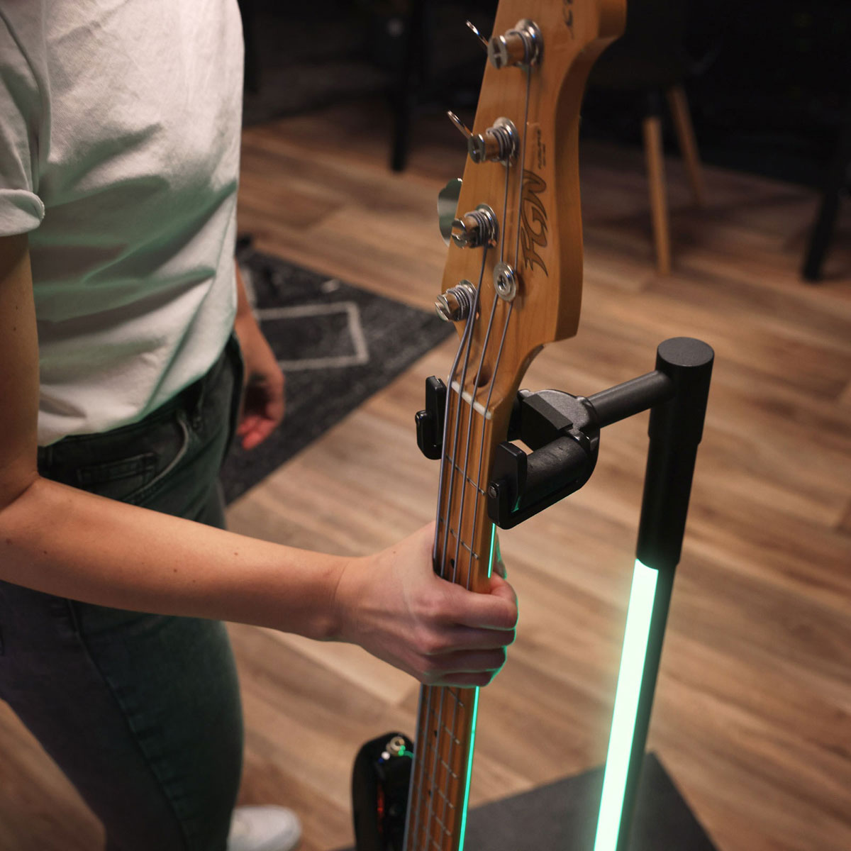 GS LS 01 NH B Glow Stand