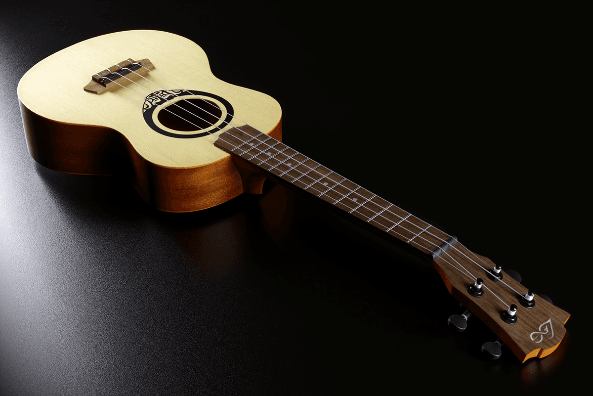 Tiki TKU150TE Ukulele Tenore Slim Arched Back
