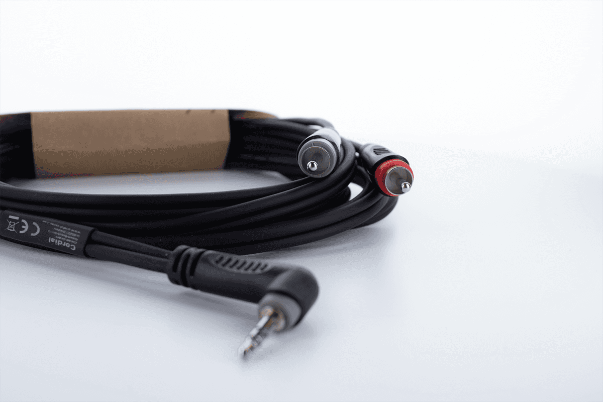 Y-Kabel Abgewinkelte Stereo-Mini-Klinke / 2 RCA 1,5 M