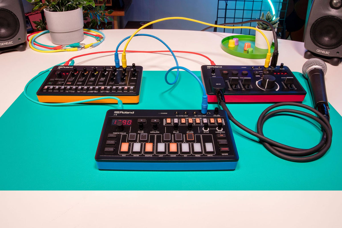 Aira Compact J-6 Akkordsynthesizer