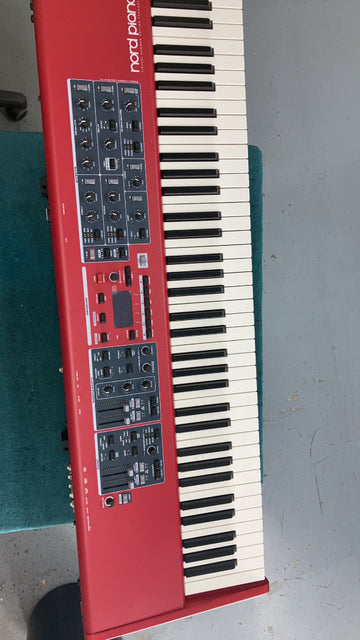 Piano 6 73 - Stock B
