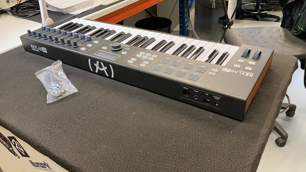 KEYLAB ESSENTIAL 49 BK - B Stock
