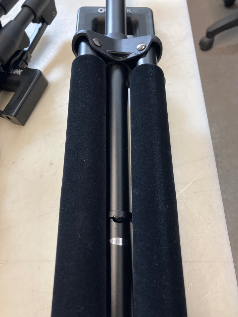 GS/508 Supporto universale autobloccante per chitarra - Stock B